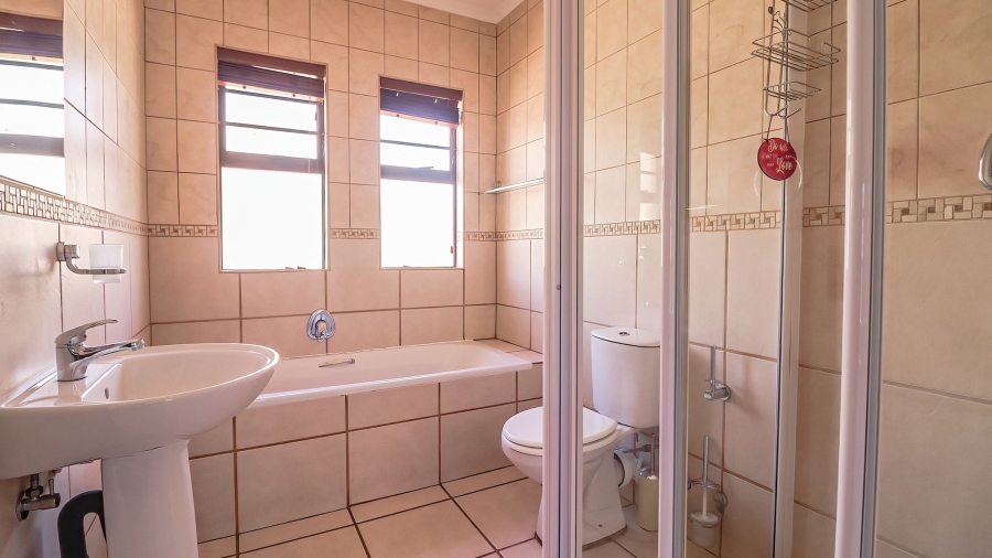 3 Bedroom Property for Sale in Woodland Hills Free State